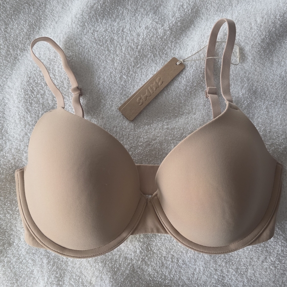 SKIMS Fits Everybody Tshirt Demi Bra - Picture 1 of 3
